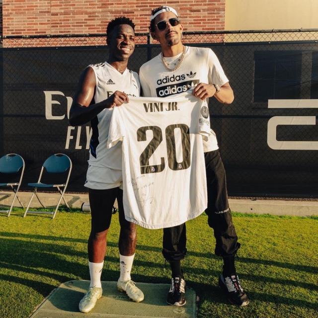 他把美国足 他把美国足